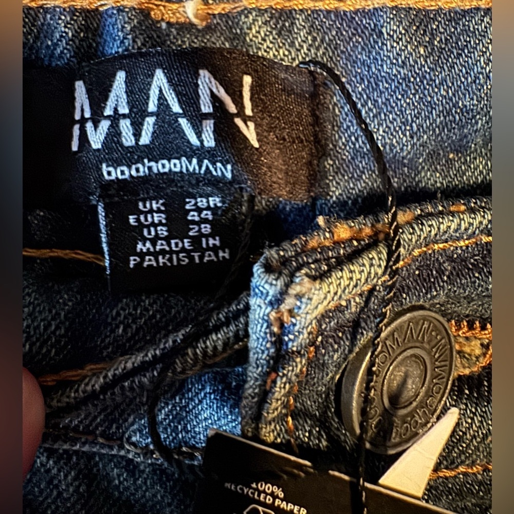 BoohooMAN Relaxed Rigid Cross Applique Denim Jeans antique blue - Picture 9 of 11